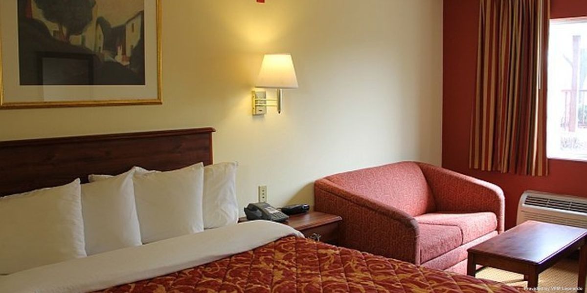 Hotel INTOWN SUITES TUSCALOOSA - Tuscaloosa - Great prices at HOTEL INFO