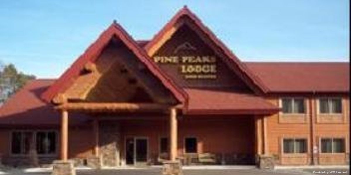 Hotel Pine Peaks Lodge and Suites (Crosslake)