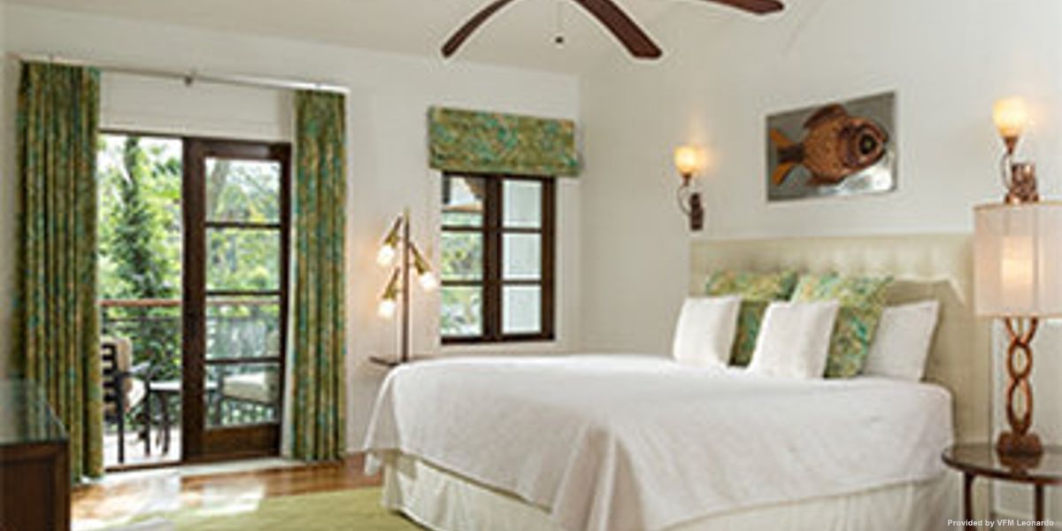 BLACK DOLPHIN INN (New Smyrna Beach)