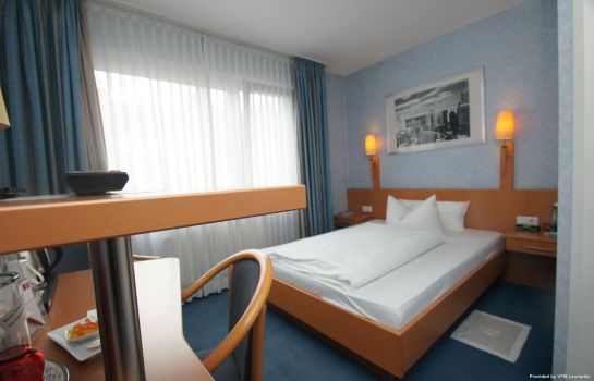Hotels Near Haus Der Springmaus Theatre