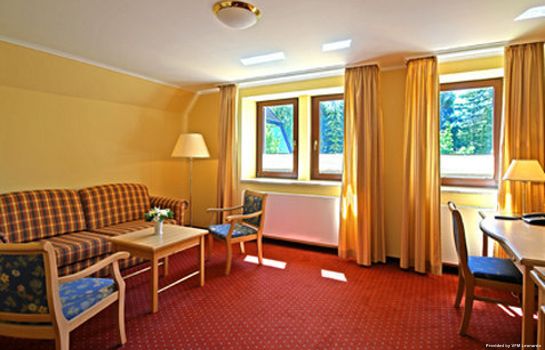 Hotels Near St Thomas Morus Church