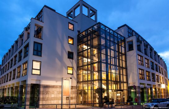 Hotels Near Unilever Haus
