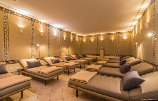 Hotels Near Theatre