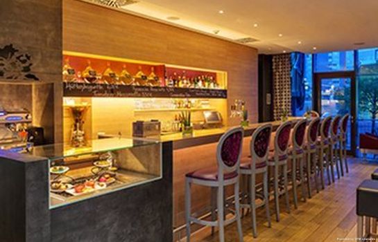 Hotels Near Tafelhalle Theatre