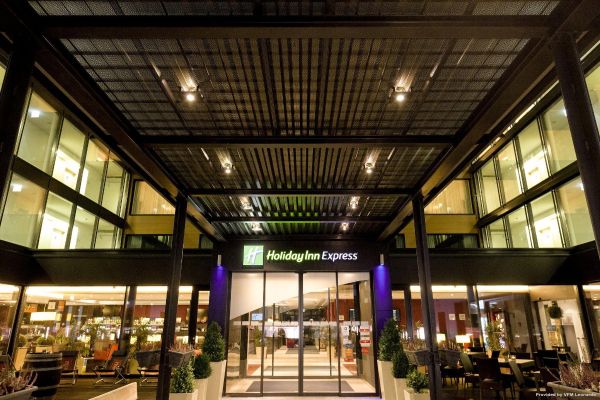 Holiday Inn Zürich Airport Parken www.hotel.de